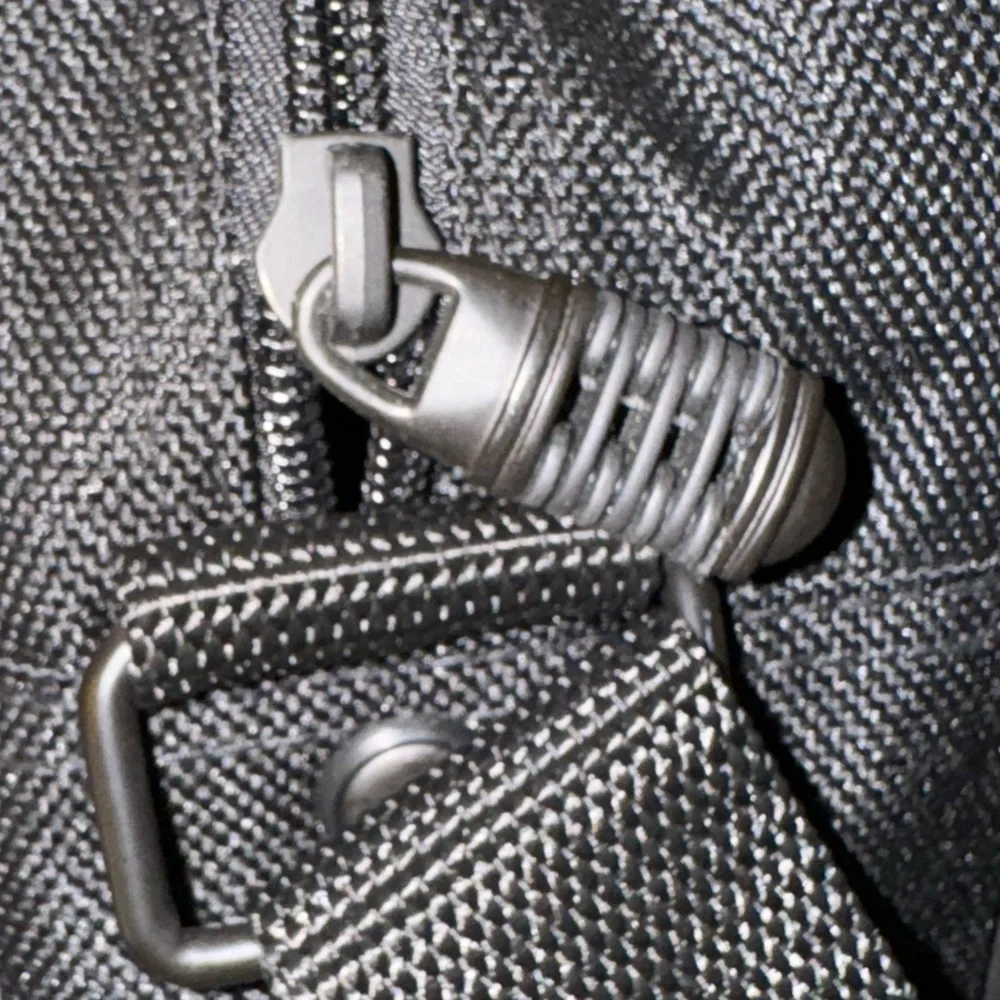 Eddie Bauer hand luggage and laptop bag - Picture 5 of 8